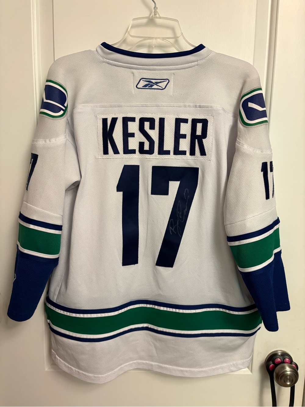 Ryan Kesler 17 Vancouver Canucks Away Reebok Jersey *SIGNED* Youth Size L/XL